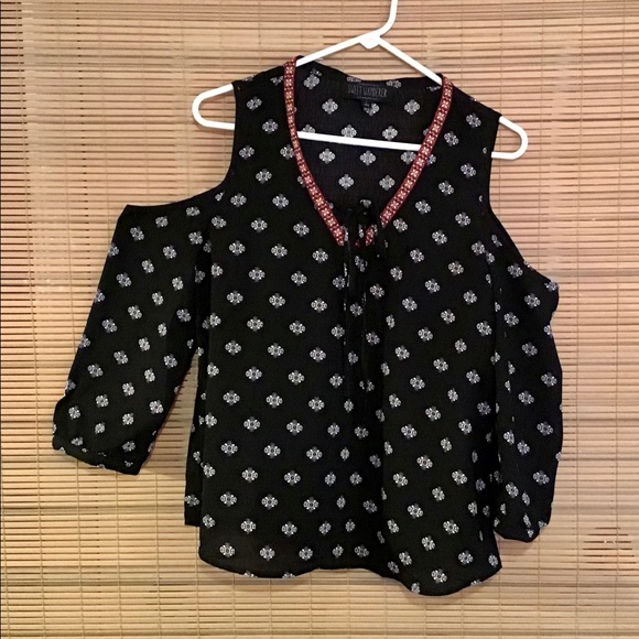 SWEET WANDERER cold shoulder blouse - Picture 6 of 8